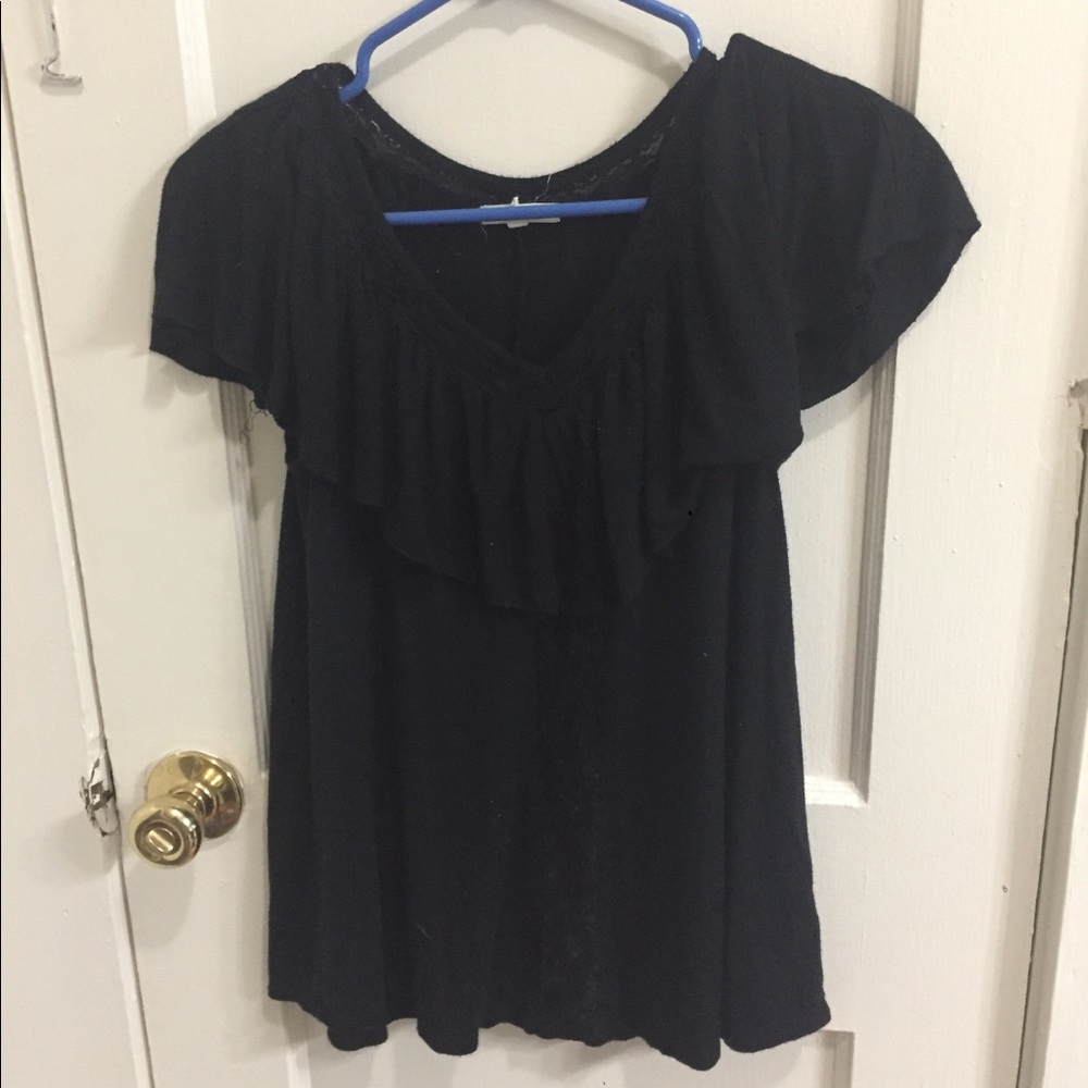 Cute flowey black blouse with lace detailing.